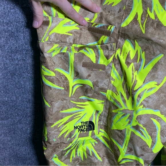 The North Face NWT Women’s 1X Short Neon Freedom Bib Ski Pants Dryvent Overalls - Picture 7 of 16